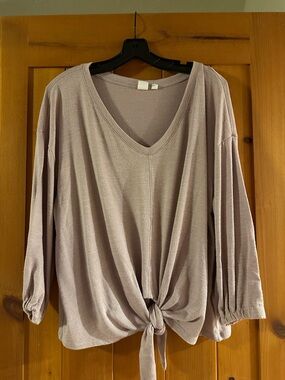 Tie-Front V-Neck Top in Light Mauve Petite Large-lightly worn- never dried